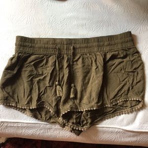 Elastic waist shorts